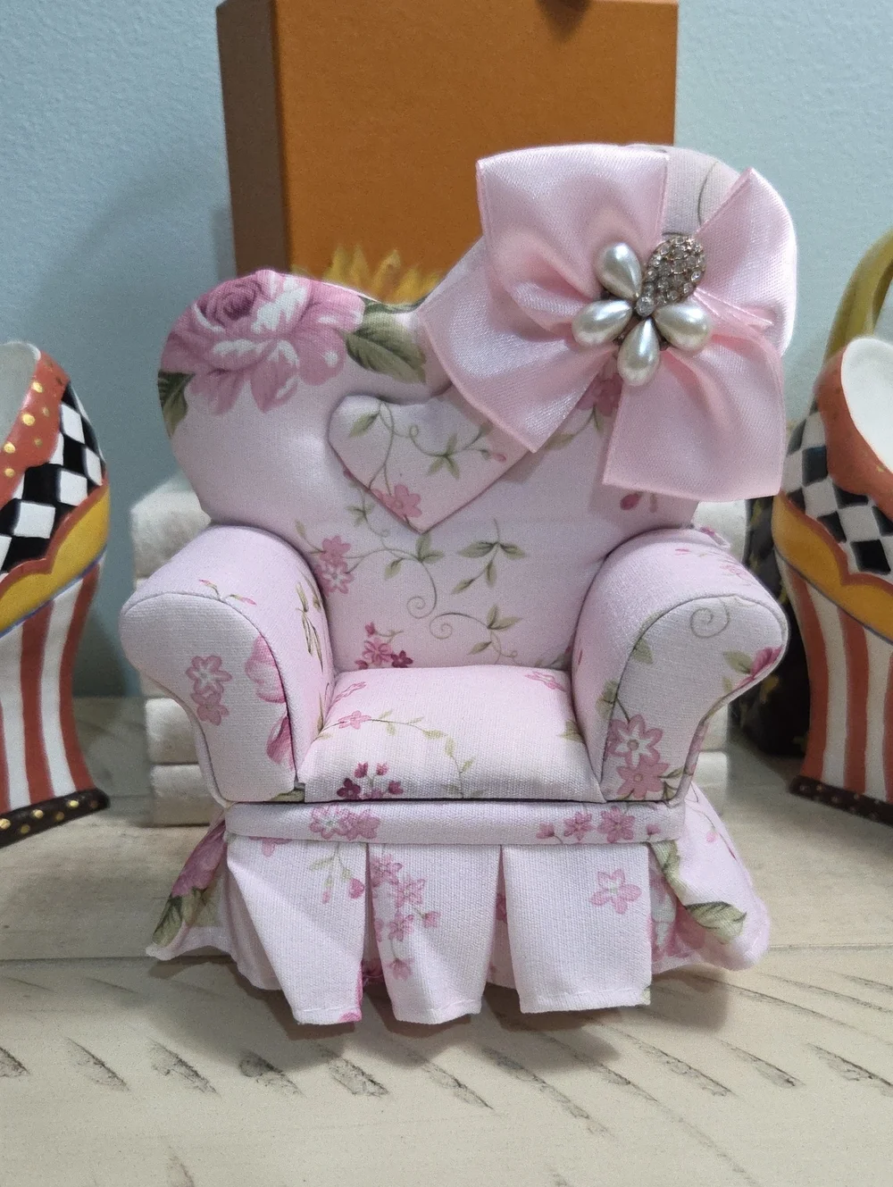 🌸 BNIB Floral Arm Chair Jewelry Box Organizer 🌸